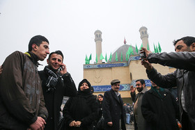 امین حیایی در حاشیه‌ی مراسم یادبود کشته‌شدگان حادثه‌ی انفجار در پشت صحنه پروژه «معراجی‌ها»